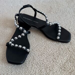 Sincerely Jules “Happiness” Silver Studded Black Flat Sandals Cushioned Size 9
